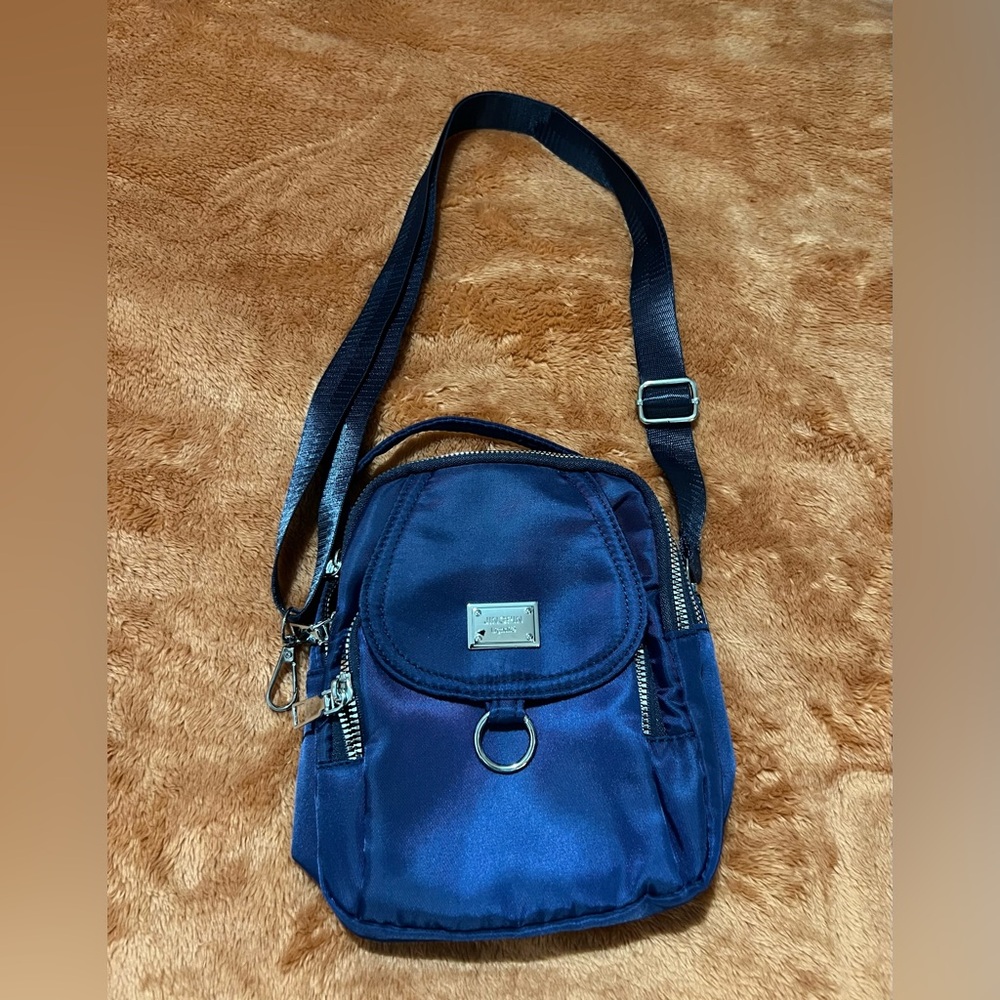 Compact Water Resistant Nylon Crossbody ✨NWOT✨